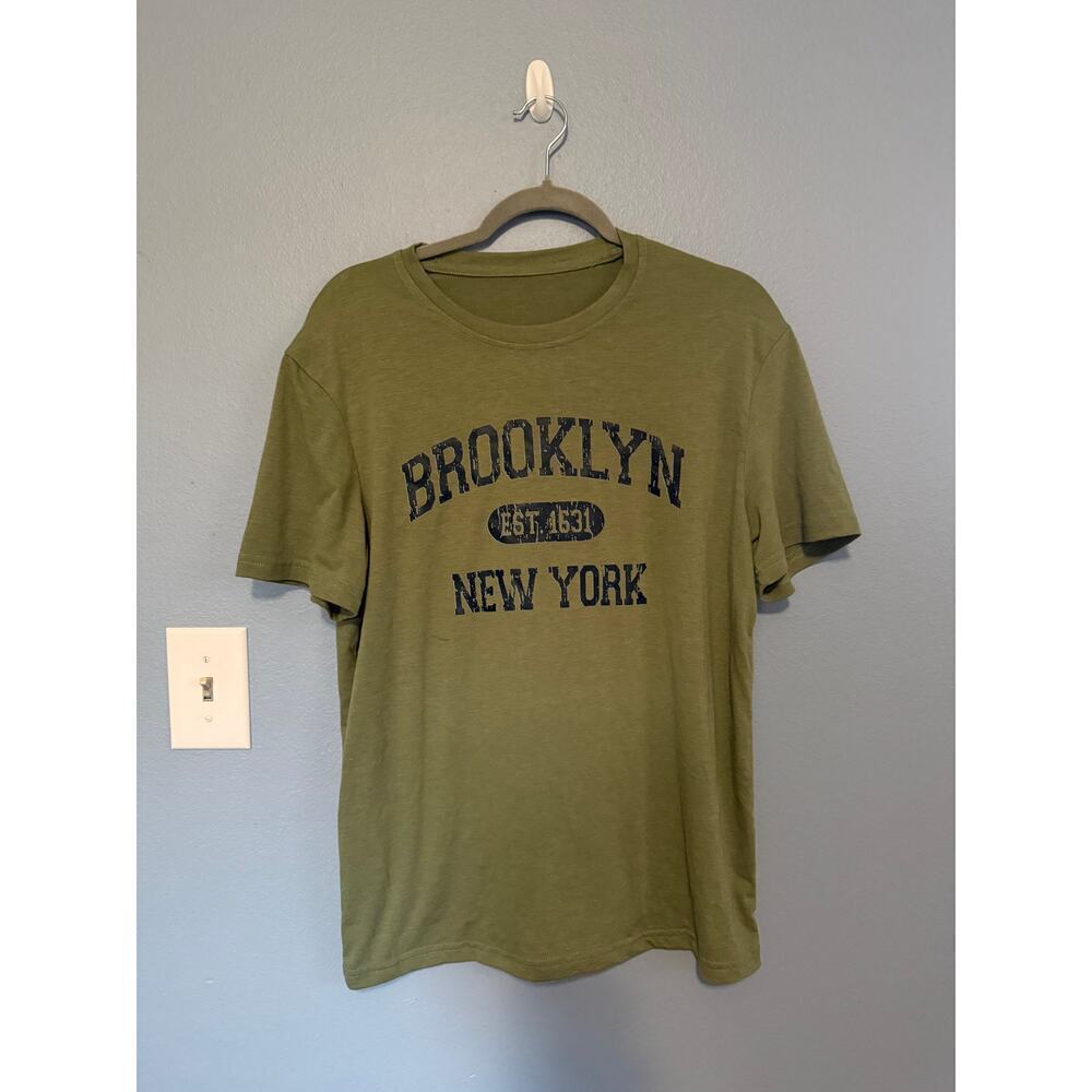 Brooklyn New York Graphic tee in Olive Size Small
